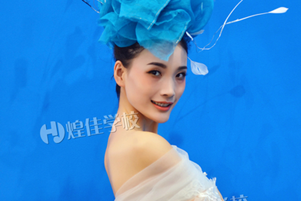 绵阳煌佳化妆学校学员婚纱作品欣赏