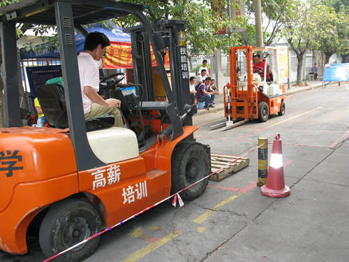 沈阳叉车培训高新就业