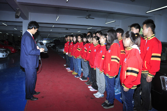 同学们在认真听课