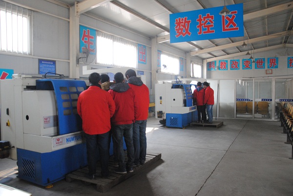 虎振学校磨具制造车间