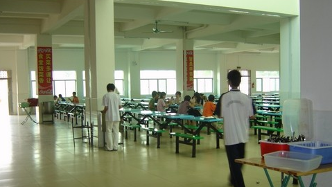 学校食堂