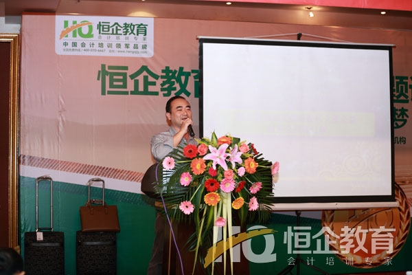 柳州市教育局科长佘莹先生