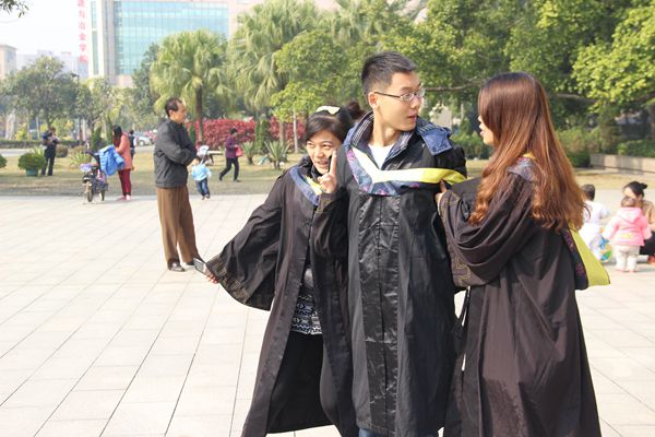 南宁印象汽修学校学员毕业前留念