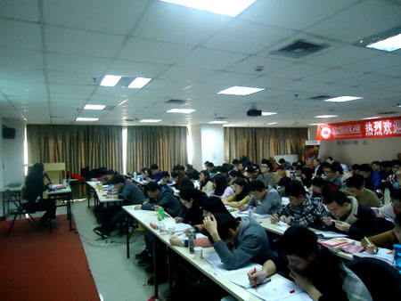 华图教育学员考试现场
